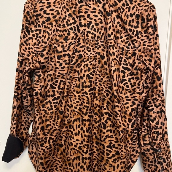 Chicos Animal Print Long Sleeve Blouse size “0” - Chico’s equivalent to size 4 - Picture 4 of 6